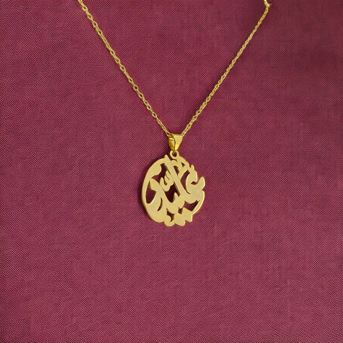 Calligraphy Circle Name Necklace in gold plated