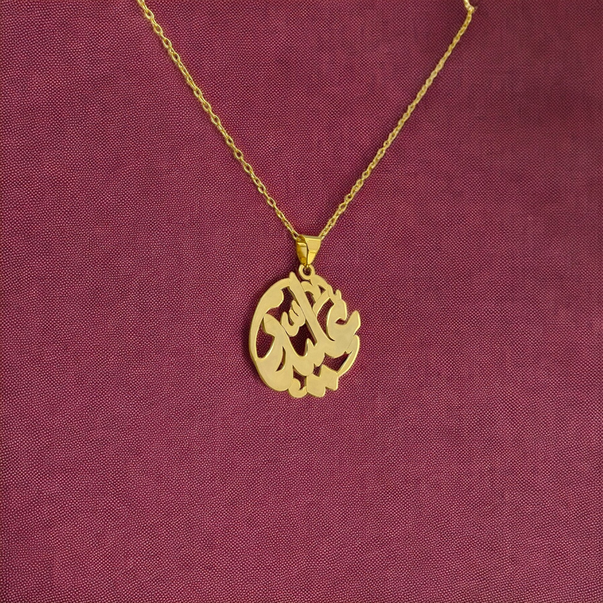 Calligraphy Circle Name Necklace in gold plated 